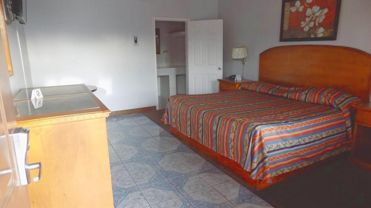 Hotel Del Camino Cuauhtémoc Exteriör bild