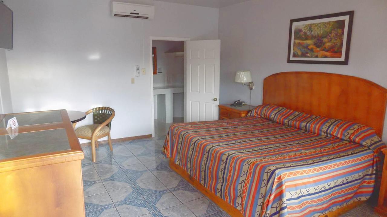 Hotel Del Camino Cuauhtémoc Exteriör bild