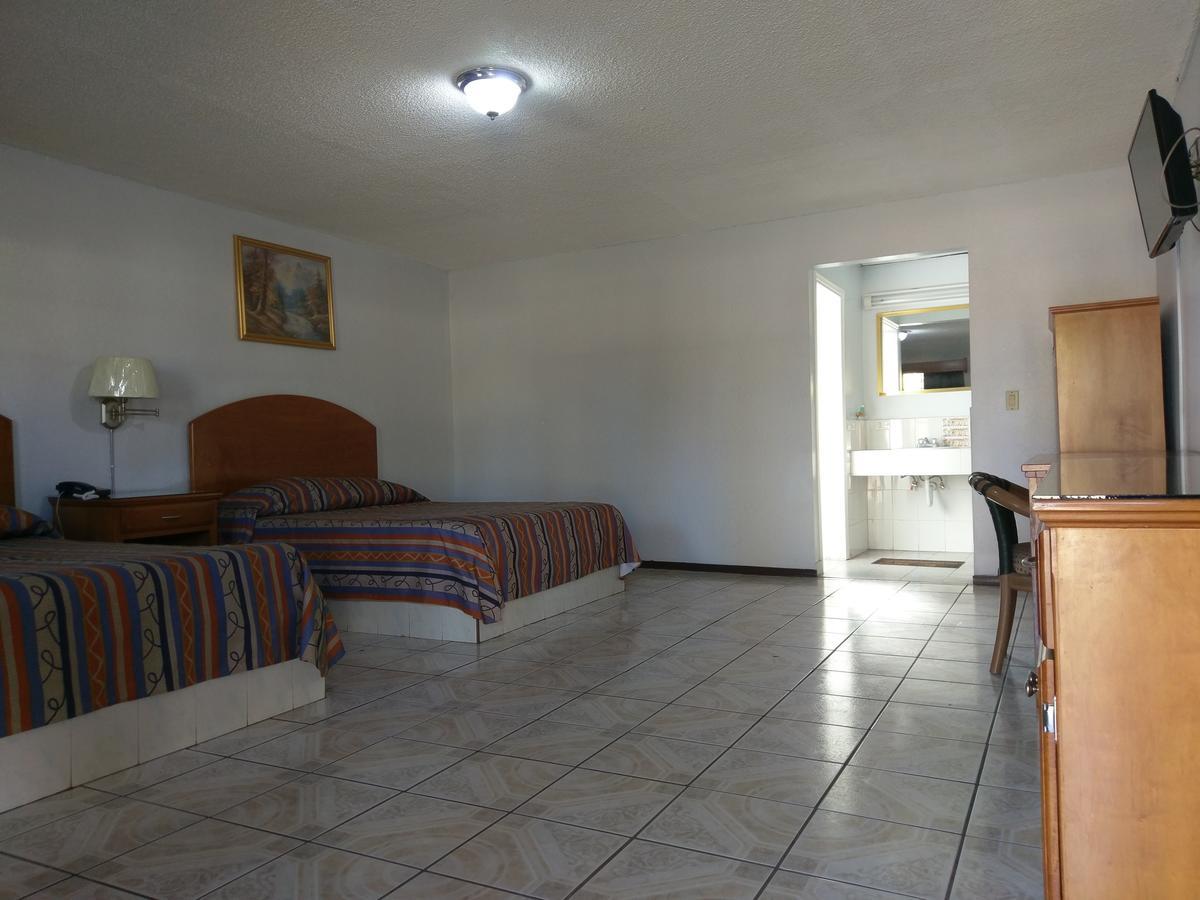 Hotel Del Camino Cuauhtémoc Exteriör bild