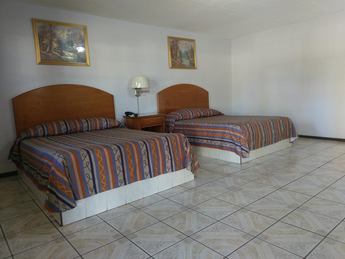 Hotel Del Camino Cuauhtémoc Exteriör bild